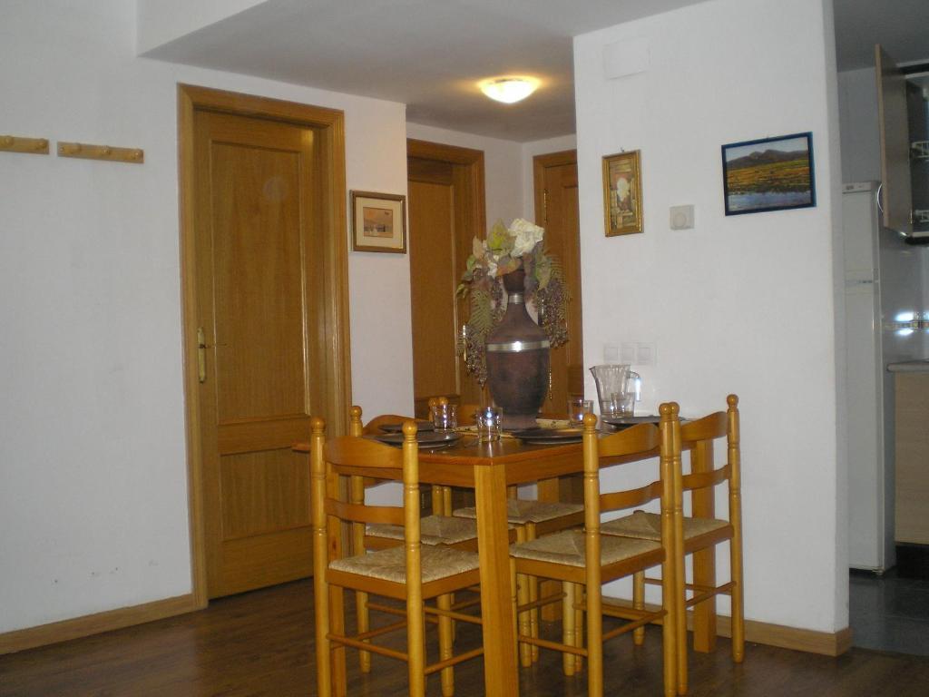 Apartamentos Turisticos Reyes Catolicos Saragozza Camera foto